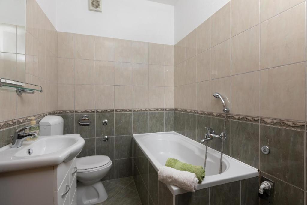 Apartmani Vela Tucepi Exterior photo